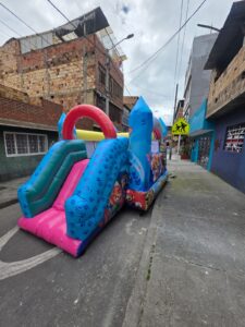 Juegos inflables para cumpleaños y eventos familiares.
